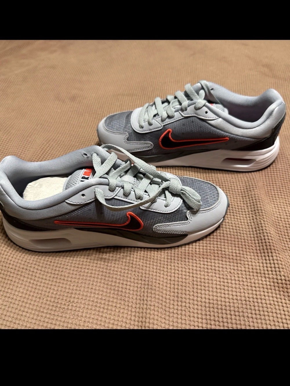 Nike Air Max Solo GS Wolf Grey Anthracite Size 5Y / Women 6.5